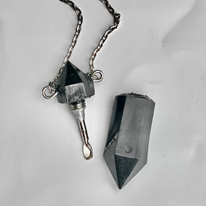 Pendulum Snuff Vial With Spoon