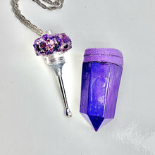 Pendulum Snuff Vial With Spoon