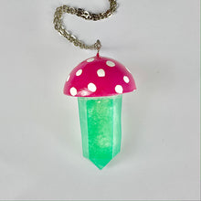 Pendulum Snuff Vial With Spoon