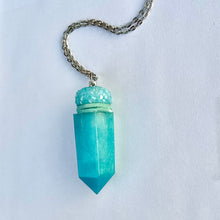 Pendulum Snuff Vial With Spoon